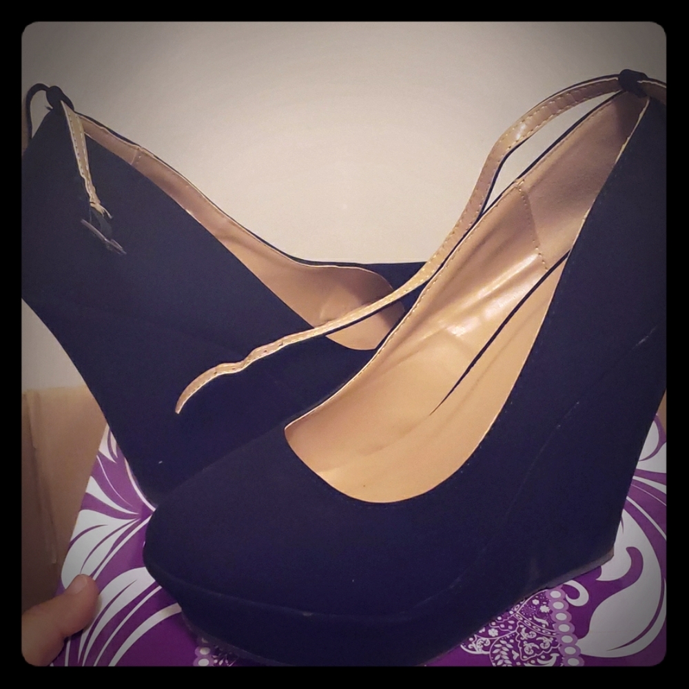 Black Wedges